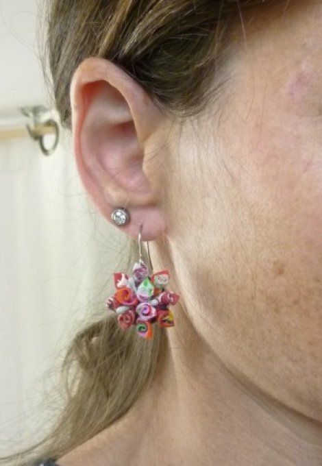 Boucle d'oreille bouquet rouge