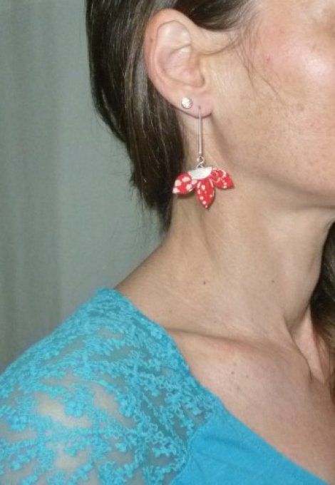 Boucles d'oreille pétales pointus rouge et blanc