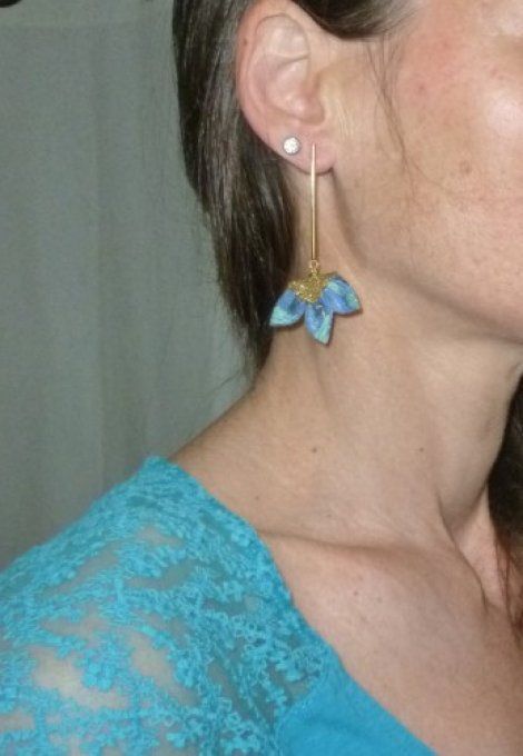 Boucles d'oreille pétales pointus bleu et doré