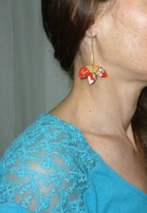 Boucles d'oreille pétales pointus rouge et doré