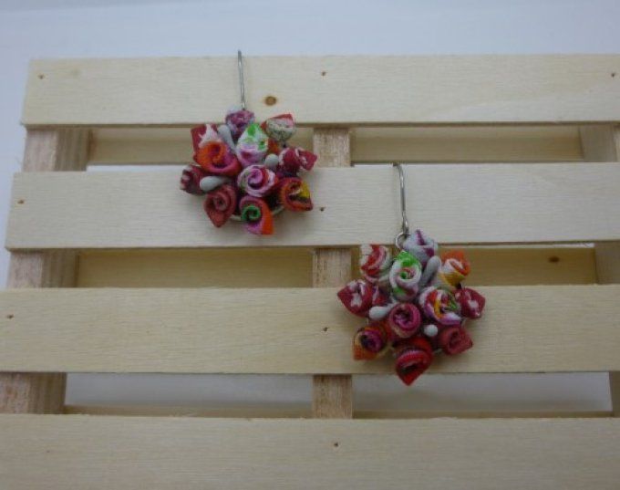 Boucle d'oreille bouquet rouge