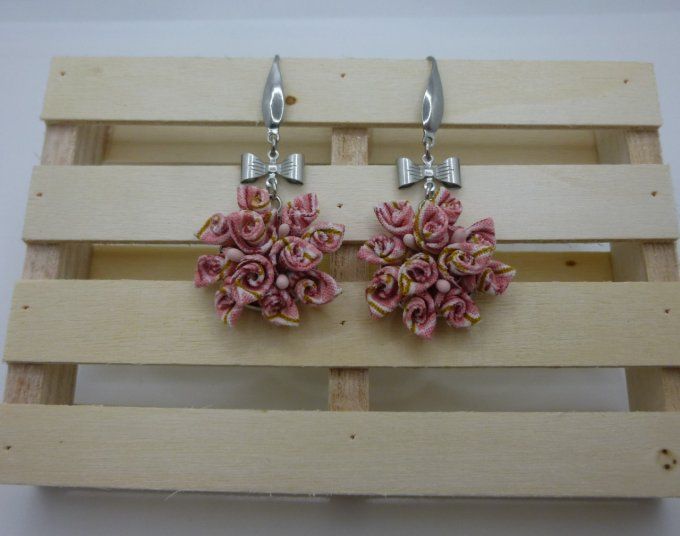 Boucle d'oreille bouquet rose