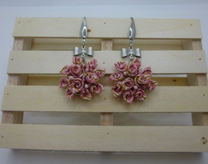 Boucle d'oreille bouquet rose