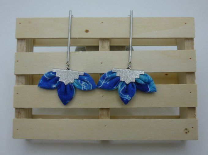 Boucles d'oreille pétales pointus bleu