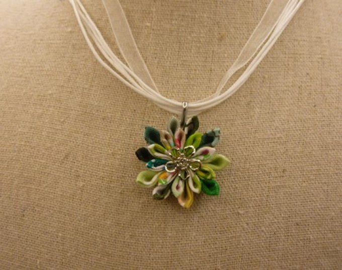 Collier chrysanthème vert