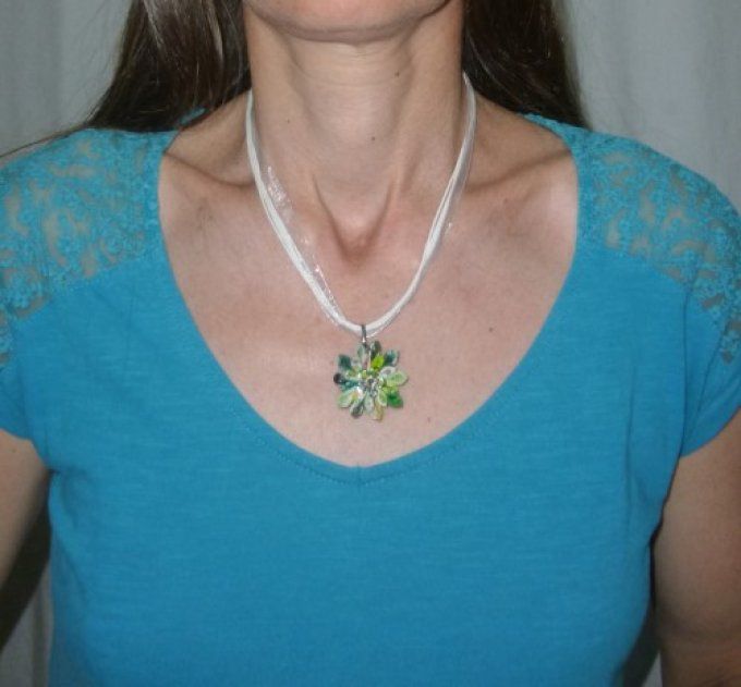 Collier chrysanthème vert