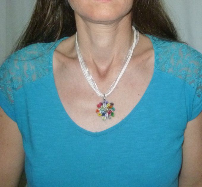 Collier chrysanthème multicolore