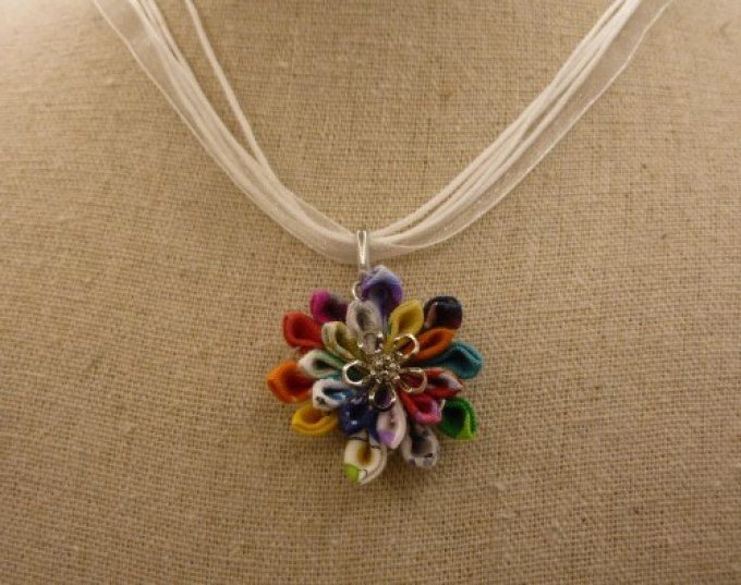 Collier chrysanthème multicolore