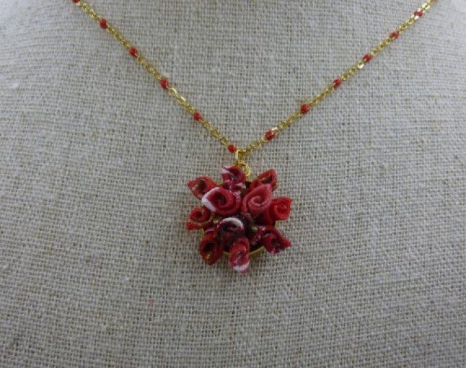 Collier petit bouquet rouge