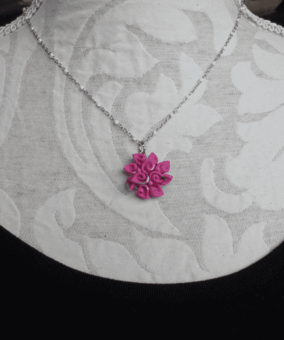 Collier petit bouquet rose