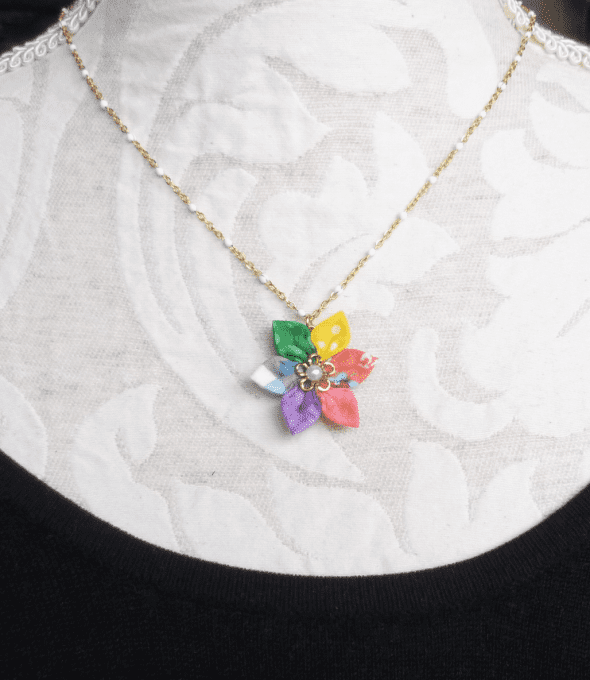 Collier tissu narcisse multicolore