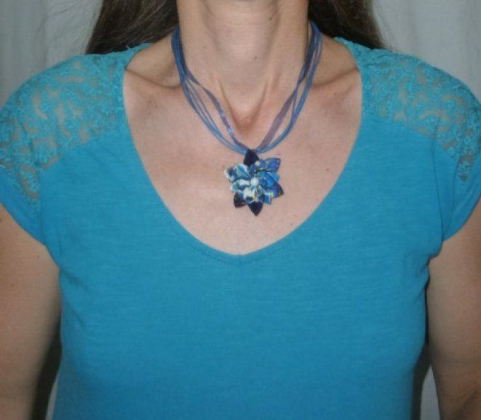 Collier narcisse double bleu