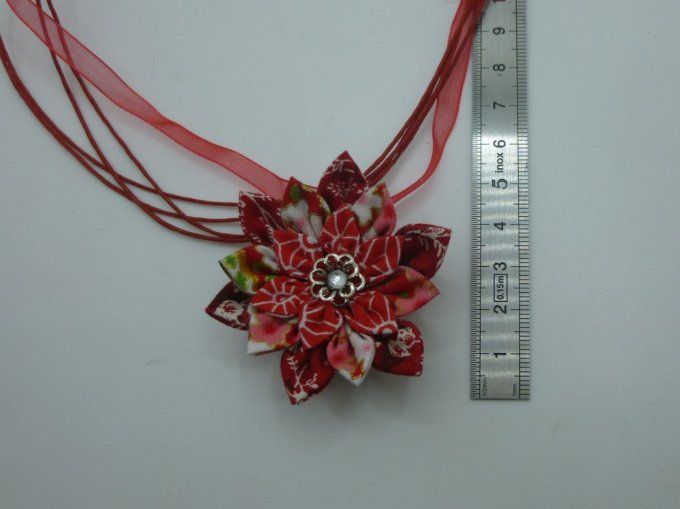 Collier narcisse triple rouge