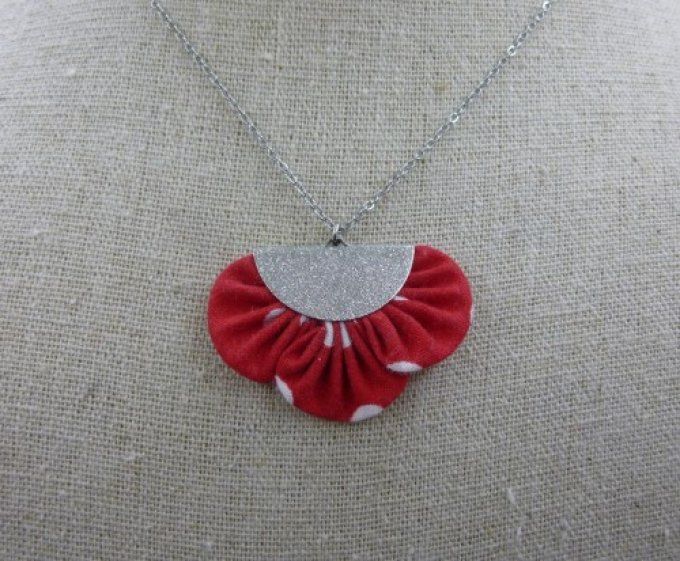 Collier tissu froncé rouge et blanc