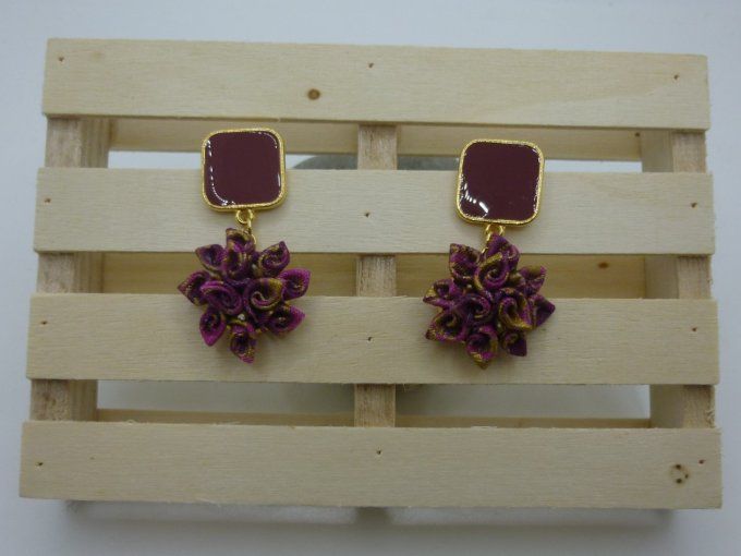 Boucle d'oreille mini bouquet et résine prune