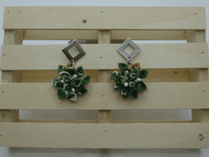 Boucle d'oreille mini bouquet vert clair