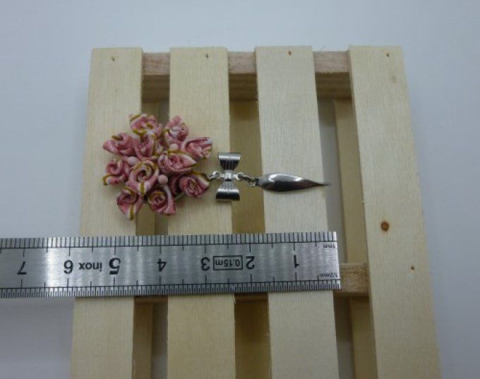 Boucle d'oreille bouquet rose