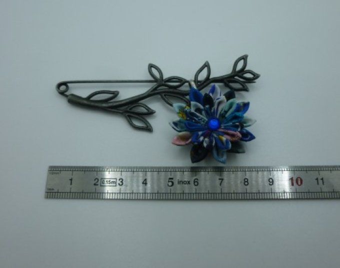 Broche branche bleue