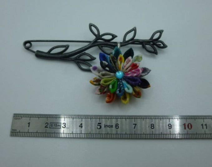 Broche branche multicolore