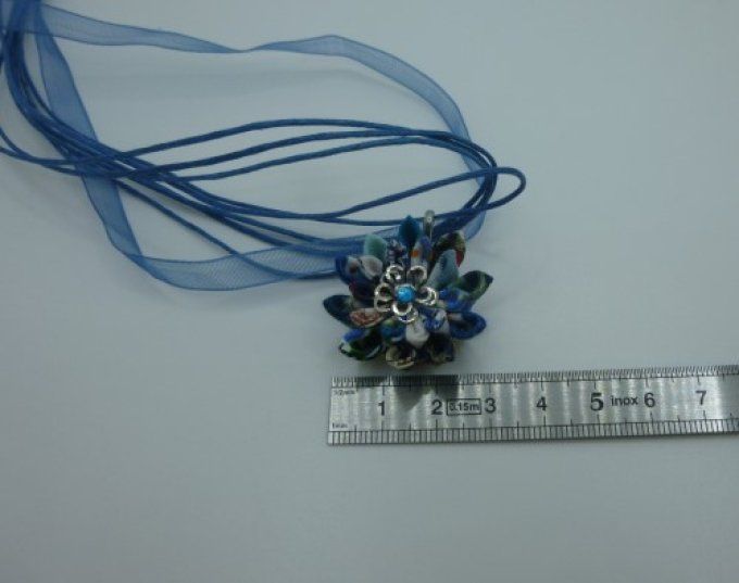 Collier chrysanthème bleu