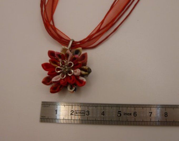 Collier chrysanthème rouge