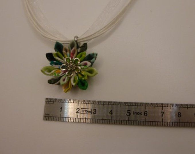 Collier chrysanthème vert